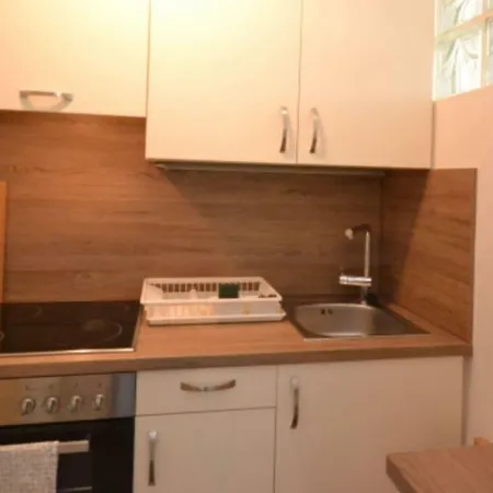 Bright And Cozy In A Quiet Area - Free Parking, Central *