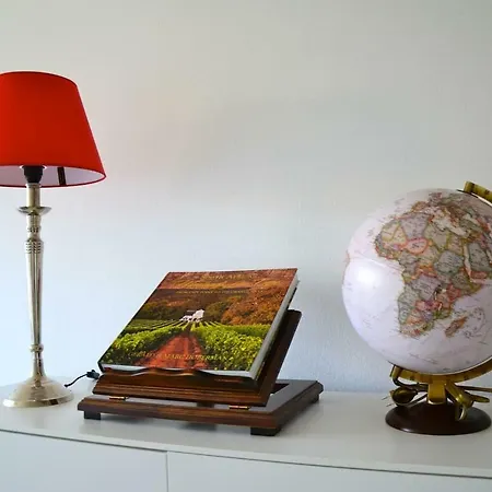 Bright And Cozy In A Quiet Area - Free Parking, Central